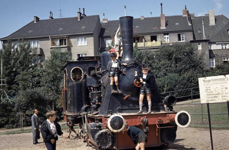 Historische Dampflokomotive im Kölner Zoo