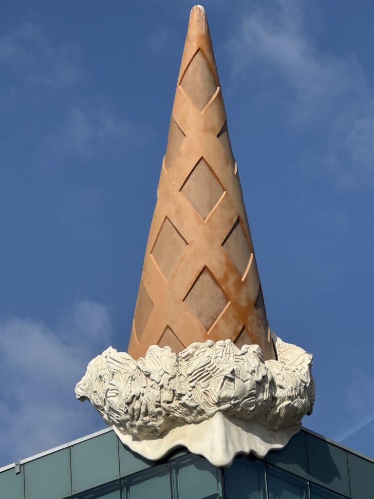 Süße Kunst über den Dächern Kölns