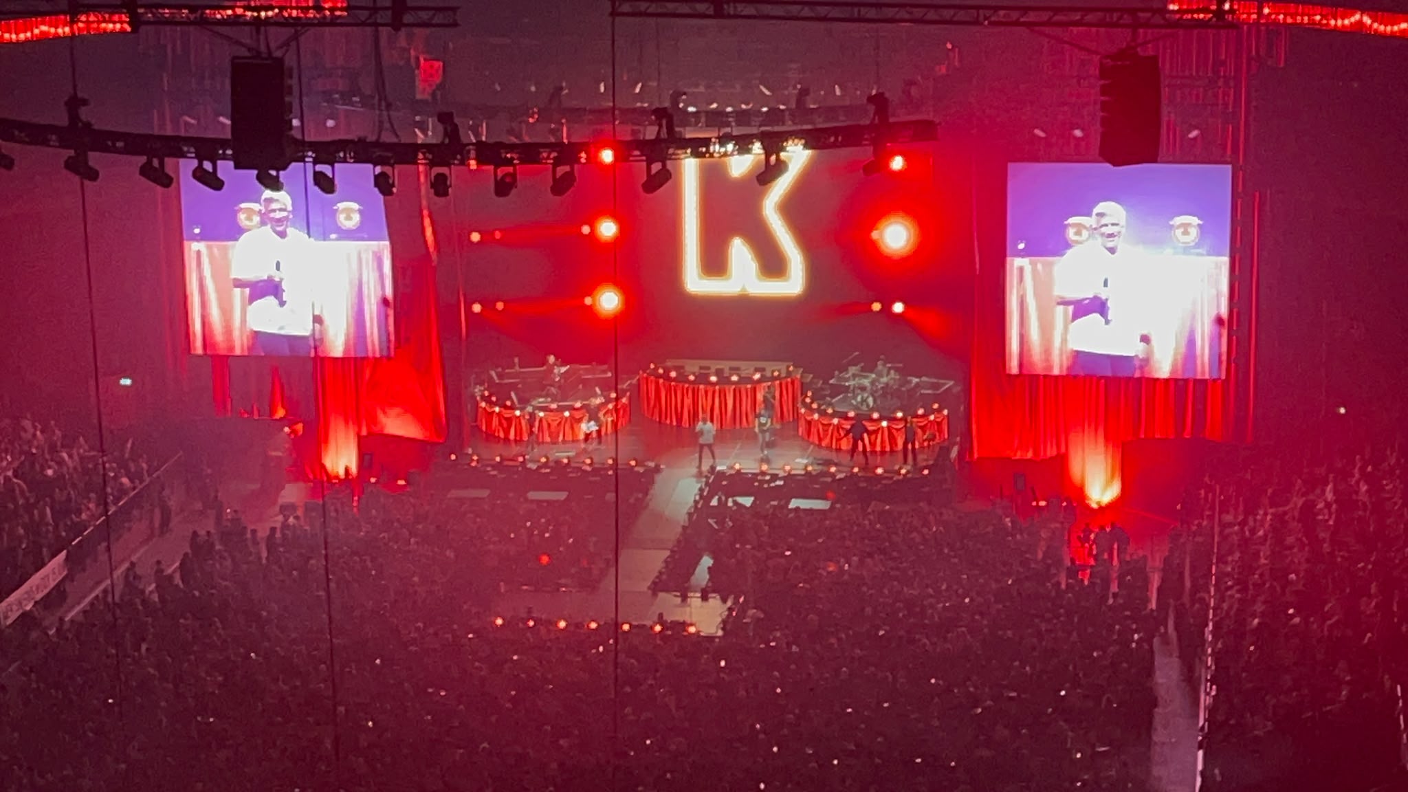 Kasalla beim Konzert in der Kölner Lanxess arena auf der Bühne